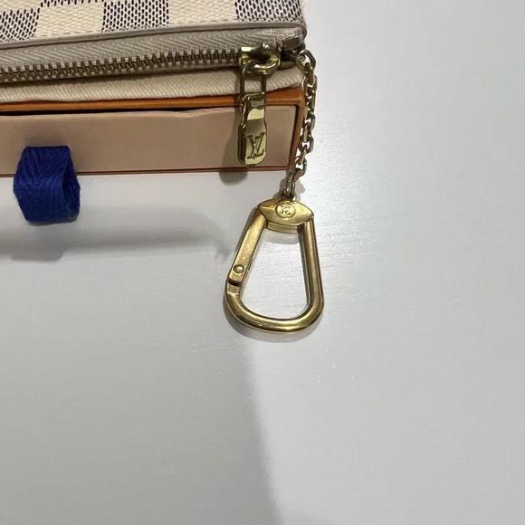 Louis Vuitton Damier Azure Cles Key Pouch - Picture 5 of 10